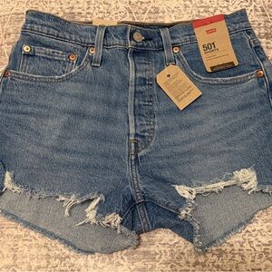 🆕 Levi’s 501 Jean Shorts Size 28